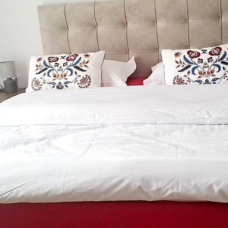 La Maisonette, Florina Center Kültér fotó